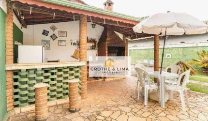 Casa LINDA 4 dorm, AC: 295m² AT: 927,18m² Excelente local, fácil acesso, perto de todo comercio/serviços essenciais - Centro - São Bento do Sapucaí/SP