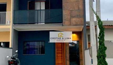 Lindíssima Casa de 3 Dormitórios em Condomínio Fechado