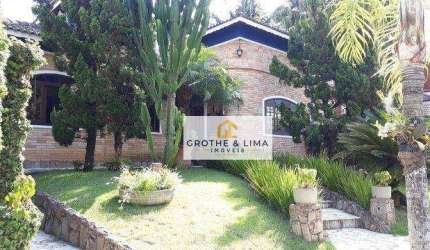 CASA À VENDA NO CONDOMÍNIO ALTOS DA SERRA IV COM 400m².