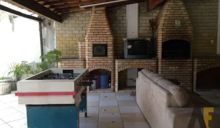 Pechincha - excelente casa de rua linear.