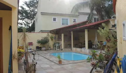 Casa com 3 dormitórios à venda, 169 m²
