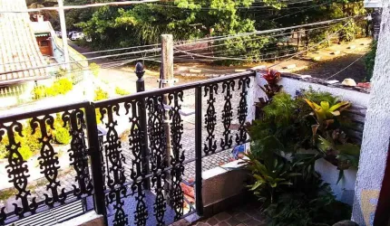 Casa duplex de 354M² com quatro quartos, sendo uma suíte, com três vagas na garagem; Taquara - ACEITA FINANCIAMENTO