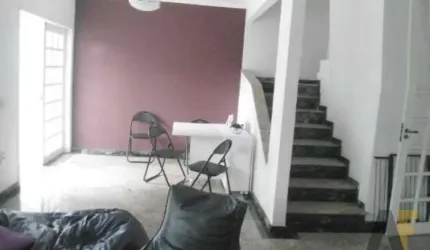 Ótima casa de condomínio junto ao Largo do Anil