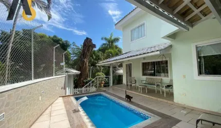 Excelente casa de 3 quartos sendo 1 suite, dentro de belíssimo condomínio!!! Imperdível !!!