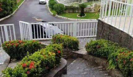 Casa com 4 dormitórios à venda, 300 m²