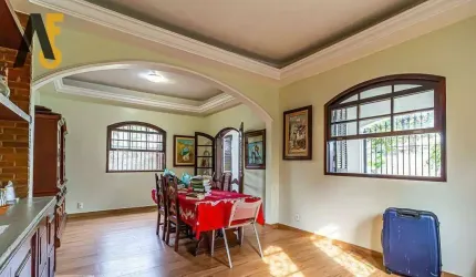 Excelente casa linear com 619m² de terreno, 3 quartos 1 suíte no Pechincha.
