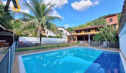 Belísima casa com 600m²,  4 quartos suite