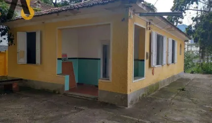 Terreno com projeto aprovado para 6 casas de vila.