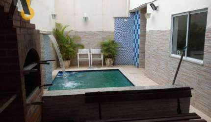 CASA MODERNIZADA - COM PISCINA  3 DORMITÓRIOS - DUAS SUITES