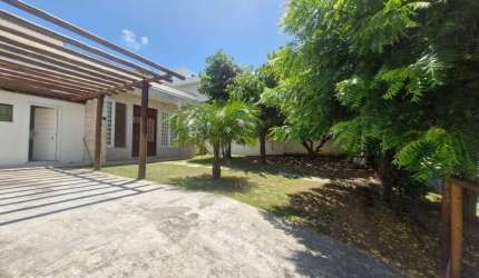 Casa para Locação em Camaçari, Abrantes, 4 dormitórios, 4 suítes, 6 banheiros, 3 vagas