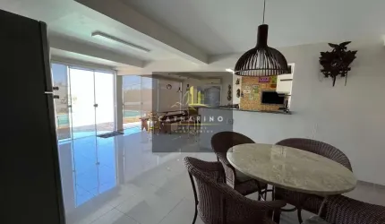 CASA COM 03 SUÍTES