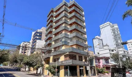 Apartamento 3 dormitórios, 1 suíte, lavabo, sala de cinema e 1 vaga de garagem.