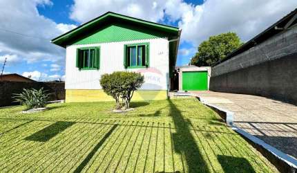 Duas casas mistas  no Bairro Jardim Itália