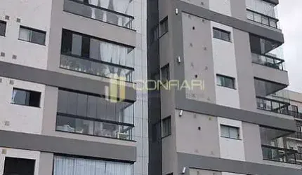 Apartamento mobiliado com 2 garagens privativas