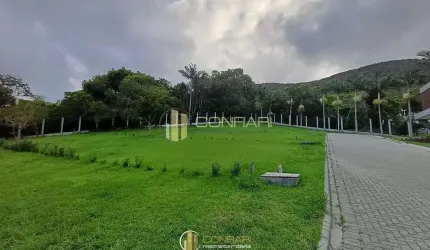 Amplo terreno em condomínio fechado em Taquaras