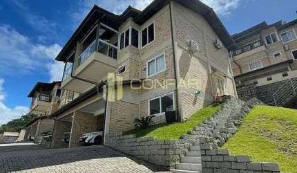 Casa de alto padrão em condomínio fechado Itapema