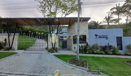 Sobrado de alto padrão com piscina