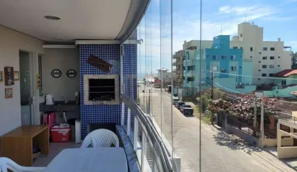 APARTAMENTO COM 3 DORMITÓRIOS A POUCOS METROS DO MAR