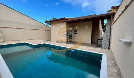 CASA ISOLADA NOVA COM PISCINA GRANDE PRÓXIMO DO MAR PARA VENDA EM ITANHAÉM!