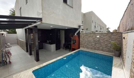 SOBRADO EM CONDOMÍNIO 03 DORM COM PISCINA E CHURRASQUEIRA INDIVIDUAL PERTO DO MAR EM ITANHAÉM!