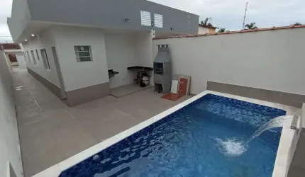 LINDAS CASAS PERTINHO DO MAR COM 03 DORM, PISCINA PARA VENDA EM MONGAGUÁ!