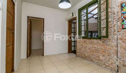 Casa comercial com 3 salas à venda na Rua São Carlos, 1124, Floresta, Porto Alegre, 126 m2 por R$ 492.000