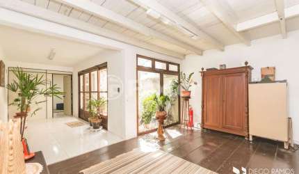 Casa comercial com 4 salas à venda na Travessa Carmem, 41, Floresta, Porto Alegre, 250 m2 por R$ 850.000