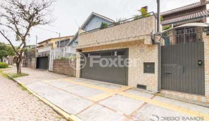 Casa com 3 quartos à venda na Rua Nunes, 200, Medianeira, Porto Alegre, 235 m2 por R$ 700.000