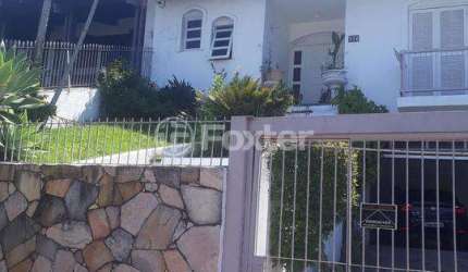 Casa com 5 quartos à venda na Rua Araponga, 174, Chácara das Pedras, Porto Alegre, 308 m2 por R$ 2.000.000