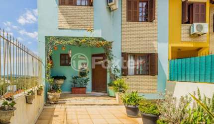 Casa com 3 quartos à venda na Rua dos Guananas, 63, Espírito Santo, Porto Alegre, 186 m2 por R$ 650.000