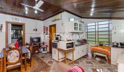 Casa com 3 quartos à venda na Rua Dezenove de Abril, 109, Jardim Itu Sabará, Porto Alegre, 247 m2 por R$ 490.000
