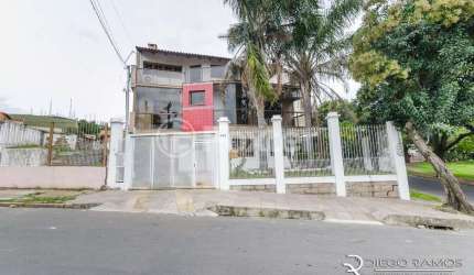 Casa com 3 quartos à venda na Avenida Luiz Moschetti, 425, Vila João Pessoa, Porto Alegre, 368 m2 por R$ 1.908.000