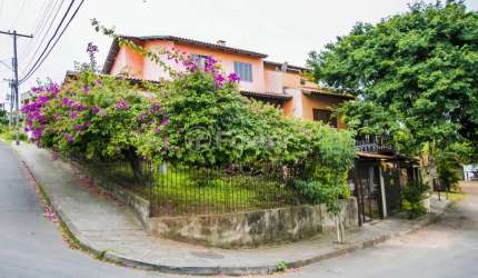 Casa com 5 quartos à venda na Rua Ângelo Passuelo, 79, Vila Nova, Porto Alegre, 215 m2 por R$ 650.000