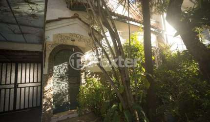 Casa com 3 quartos à venda na Rua Artigas, 371, Petrópolis, Porto Alegre, 281 m2 por R$ 650.000