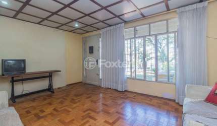 Casa com 2 quartos à venda na Rua Cipó, 1015, Passo da Areia, Porto Alegre, 379 m2 por R$ 800.000