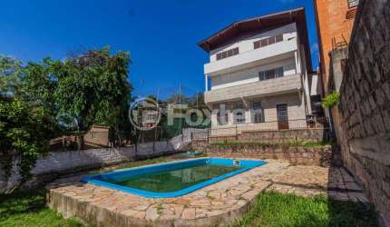 Casa com 4 quartos à venda na Praça São Caetano, 84, Teresópolis, Porto Alegre, 432 m2 por R$ 1.590.000