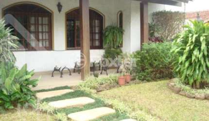 Casa com 4 quartos à venda na Rua Olécio Cavedini, 185, Espírito Santo, Porto Alegre, 263 m2 por R$ 850.000