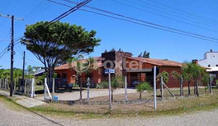 Casa com 4 quartos à venda na Avenida Guará, 792, Centro, Xangri-Lá, 221 m2 por R$ 1.060.000