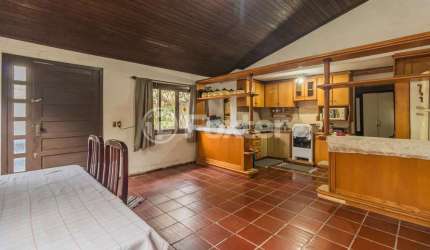 Casa com 5 quartos à venda na Rua Fernando Strehlau, 175, Jardim Itu Sabará, Porto Alegre, 235 m2 por R$ 520.000