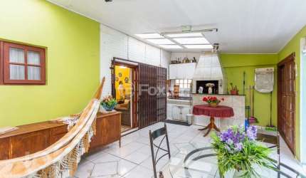 Casa com 3 quartos à venda na Rua Gaspar Martins, 454, Floresta, Porto Alegre, 222 m2 por R$ 775.000