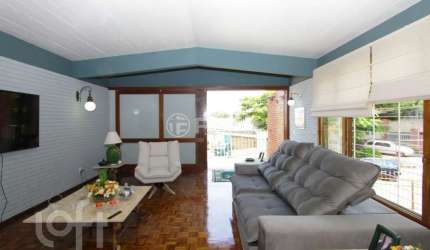 Casa com 3 quartos à venda na Rua Veronese, 297, São Sebastião, Porto Alegre, 214 m2 por R$ 990.000