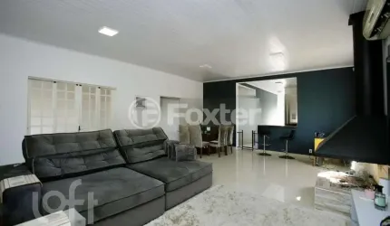 Casa com 3 quartos à venda na Rua General Gomes Carneiro, 603, Medianeira, Porto Alegre, 468 m2 por R$ 650.000