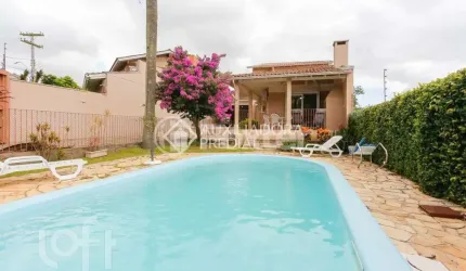 Casa com 3 quartos à venda na Rua César de Castro, 163, Teresópolis, Porto Alegre, 249 m2 por R$ 780.000