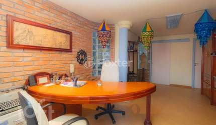 Casa com 3 quartos à venda na Rua Araponga, 306, Chácara das Pedras, Porto Alegre, 360 m2 por R$ 1.575.000