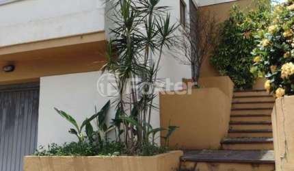 Casa com 3 quartos à venda na Rua Mali, 861, Vila Ipiranga, Porto Alegre, 319 m2 por R$ 750.000