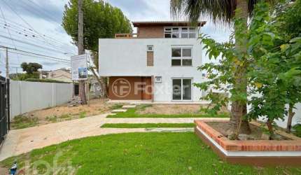 Casa com 3 quartos à venda na Rua dos Guenoas, 1200, Guarujá, Porto Alegre, 265 m2 por R$ 600.000