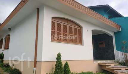 Casa com 3 quartos à venda na Rua Marcelo Felippi, 243, Salgado Filho, Caxias do Sul, 170 m2 por R$ 880.000