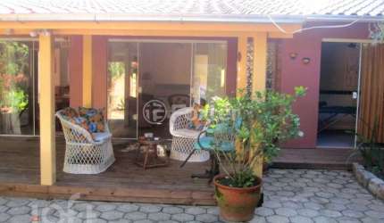 Casa com 5 quartos à venda na Servidão Niberto Borges, 48, Pântano do Sul, Florianópolis, 290 m2 por R$ 1.050.000