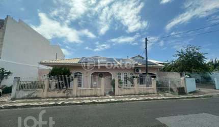 Casa com 3 quartos à venda na Rua Heriberto Hulse, 2004, Barreiros, São José, 115 m2 por R$ 1.200.000