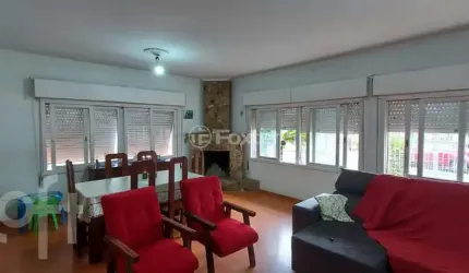 Casa com 5 quartos à venda na Rua Coronel Neves, 736, Medianeira, Porto Alegre, 272 m2 por R$ 800.000